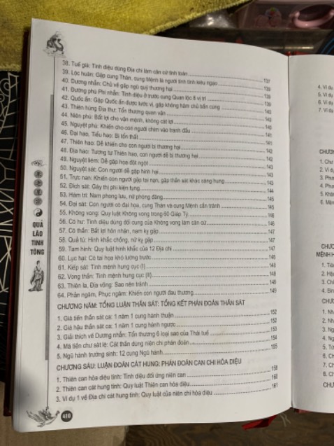 Sách gồm bảy chuong