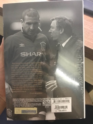 Cuốn sách đc viết dựa trên những thói quen - tính cách mà  Sir Alex tin rằng người lãnh đạo cần phải có. Lắng nghe đc xếp vào ưu tiên số 1 (thay vì thuyết trình - như nhiều người vẫn nghĩ). Theo Sir Alex thì lắng nghe quan trọng nhất cho người lãnh đạo. Đây là cuốn sách rất hay, rất ý nghĩa cho những fan M.U hoặc ai đam mê nghệ thuật quản trị!