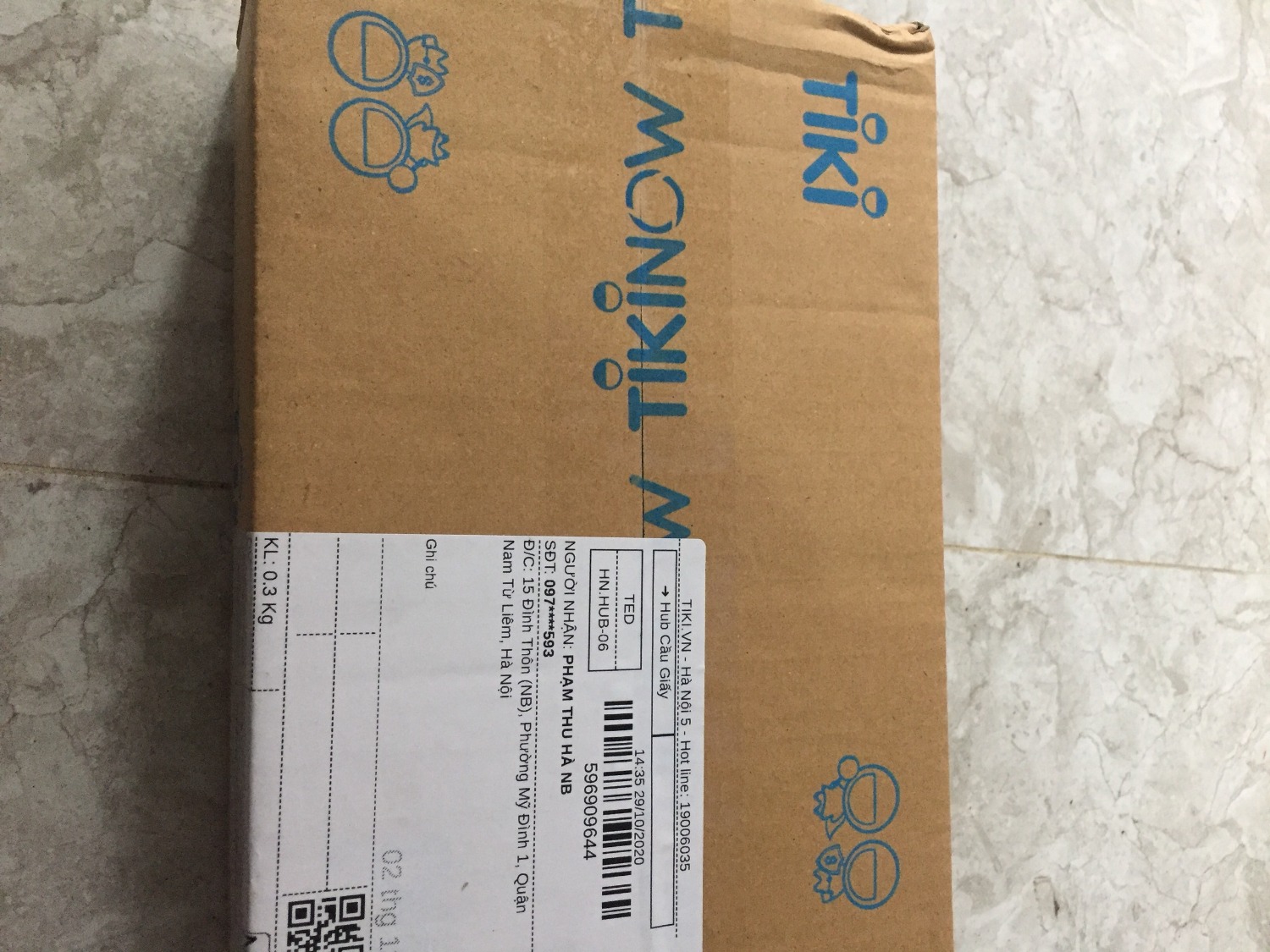 Sản phẩm tốt dịch vụ tốt 5*
- Mưa gió nhưng shipper vẫn giao đúng hẹn, hàng bảo quản rất tốt.hộp còn nguyên không bị ướt, mưa gió to mà vẫn thấy bạn ship rất nhiệt tình chịu khó.
- Sản phẩm thì được đóng gói đẹp, hộp đẹp chuyên nghiệp. giá cài 90k mua theo combo 3 chiếc chỉ còn chưa đến 75k/c, mình rất hay mua đồ cho ông xã ngoài tiệm, so với sản phẩm này thật sự chất lượng tốt, giá lại rẻ, rất nên mua. 
- Hàng việt nam sợi tre, sờ rất mềm mịn mát.nói chung rất hài lòng