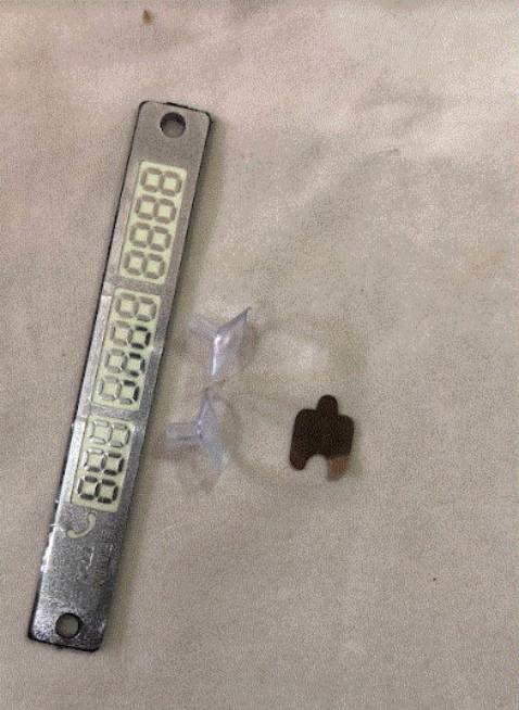 Lúc đầu mới nhận về chưa biết dùng sao, liên hệ shop tư vấn nhiệt tình lắm, gửi hẳn cảo video hướng dẫn. Bảng tháo lắp đơn giản, miếng hút cao su cũng chắc chắn không bị rơi trong lúc di chuyển. nói chung là quá rẻ so với chất lượng. Đánh gái 5 sao ủng hộ shop.