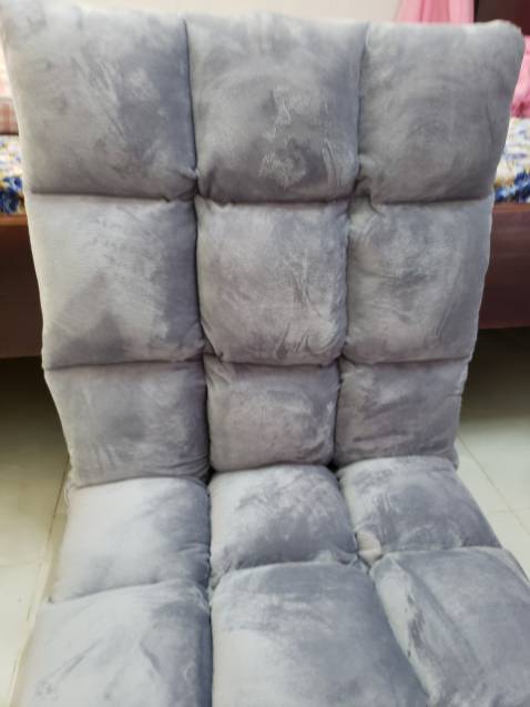 Tôi đặt mua cho người thân SP màu kem nhưng shop lại giao màu xám, trước khi giao cũng không hề nhận được thông báo thay đổi màu như vậy. Thứ nhất, đơn hàng giao trễ, thứ 2 là giao SP ko đúng màu như lúc đặt hàng. Không hài lòng!