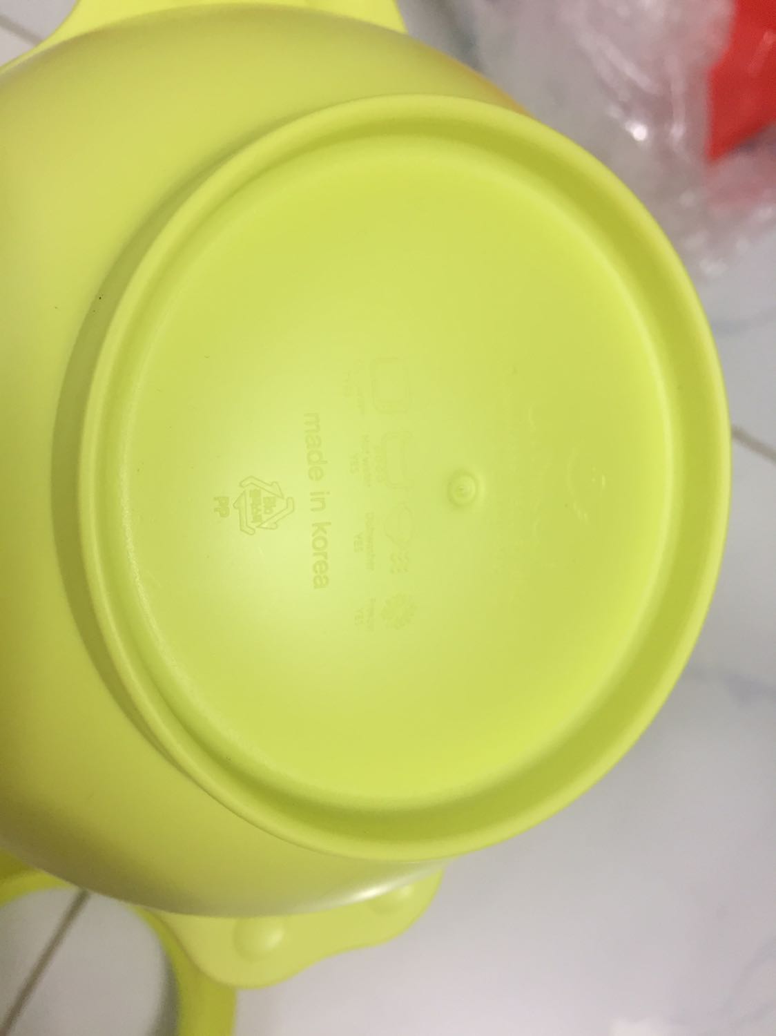 Khay đẹp, cứng cáp, rất ưng khi nhận được hàng, đáng đồng tiền. 
Nếu muốn chọn sản phẩm an toàn cho bé nên mua sản phẩm này nha.