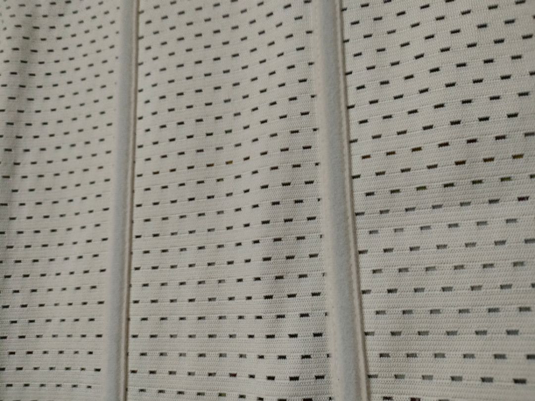 sản phẩm 1cặp những cái màu đen thì cọng bằng nhựa khi mặc bị cong nên ko giữ được đai thẳng,  cái còn lại màu da thì cọng bằng thép soắn mặc OK hơn,