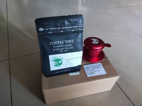 Mùi vị thì chưa dùng nên chưa đưa ra được nhận xét,nhưng đóng gói thì rất ok,quà tặng cũng rất tốt,phin pha cà phê được gia công rất chất lượng.