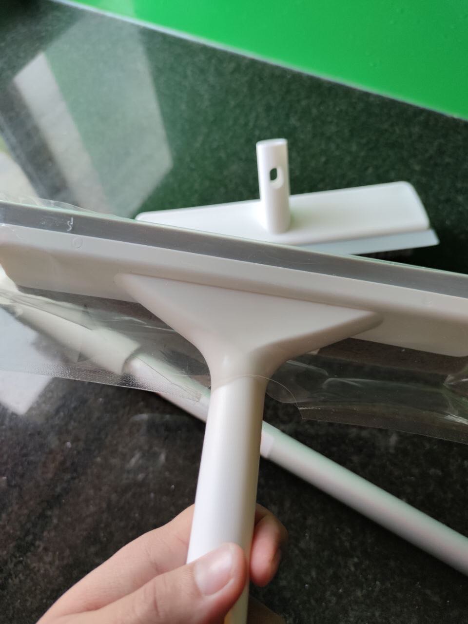 Mình vừa nhận hàng xong, săn được sale giá quá tốt so với chất lượng, lần đầu tiên mua hàng online mà hài lòng vậy, thiết kế và chất lượng nhựa phải nói là đỉnh, tem mã đều thiết kế rất đẹp, cách đóng gói chỉn chu và đẹp nữa, hàng hiệu có khác, chỉ có một điểm mình góp ý là phần vỏ hộp hơi mềm nên khi nhận hàng hộp hơi móp tí nhưng không sao sản phẩm bên trong như này là yêu rồi, cảm ơn shop cảm ơn Tiki 🥰🥰🥰