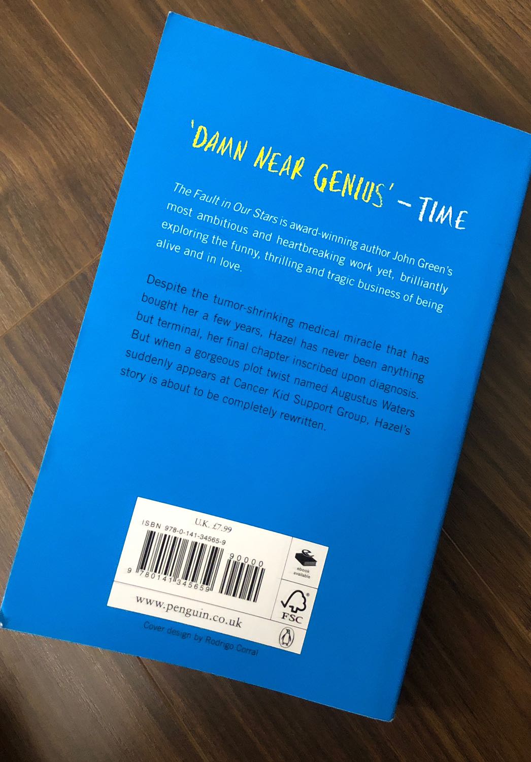 Tiki giao hàng nhanh hẳn 1 tuần lun, sách mới và đẹp nữa, nội dung thì hay khỏi nói luôn ròi, chắc chắn là một trong những tác phẩm hay nhất của John green