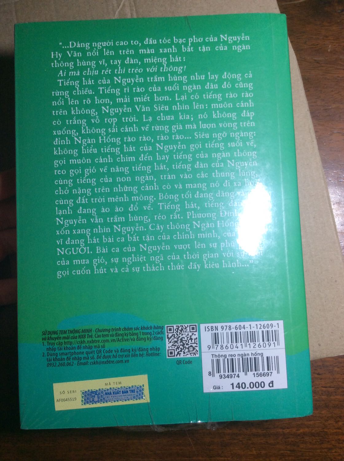 Mua sách để tìm hiểu cụ Nguyễn Công Trứ qua một góc nhìn khác, ban đầu trước khi biết đến cụ, mình không biết là sách viết về ai  cơ :v thật vui vì bây giờ mình được biết và học hỏi về một con người vĩ đại, tài hoa như cụ Nguyễn Công Trứ. Quyển sách dày hơn mình tưởng (khá phù hợp với giá tiền bỏ ra) (80% seal nữa chứ :)) , sách được giải hội nhà văn nên mình sẽ không bình thêm nhiều.