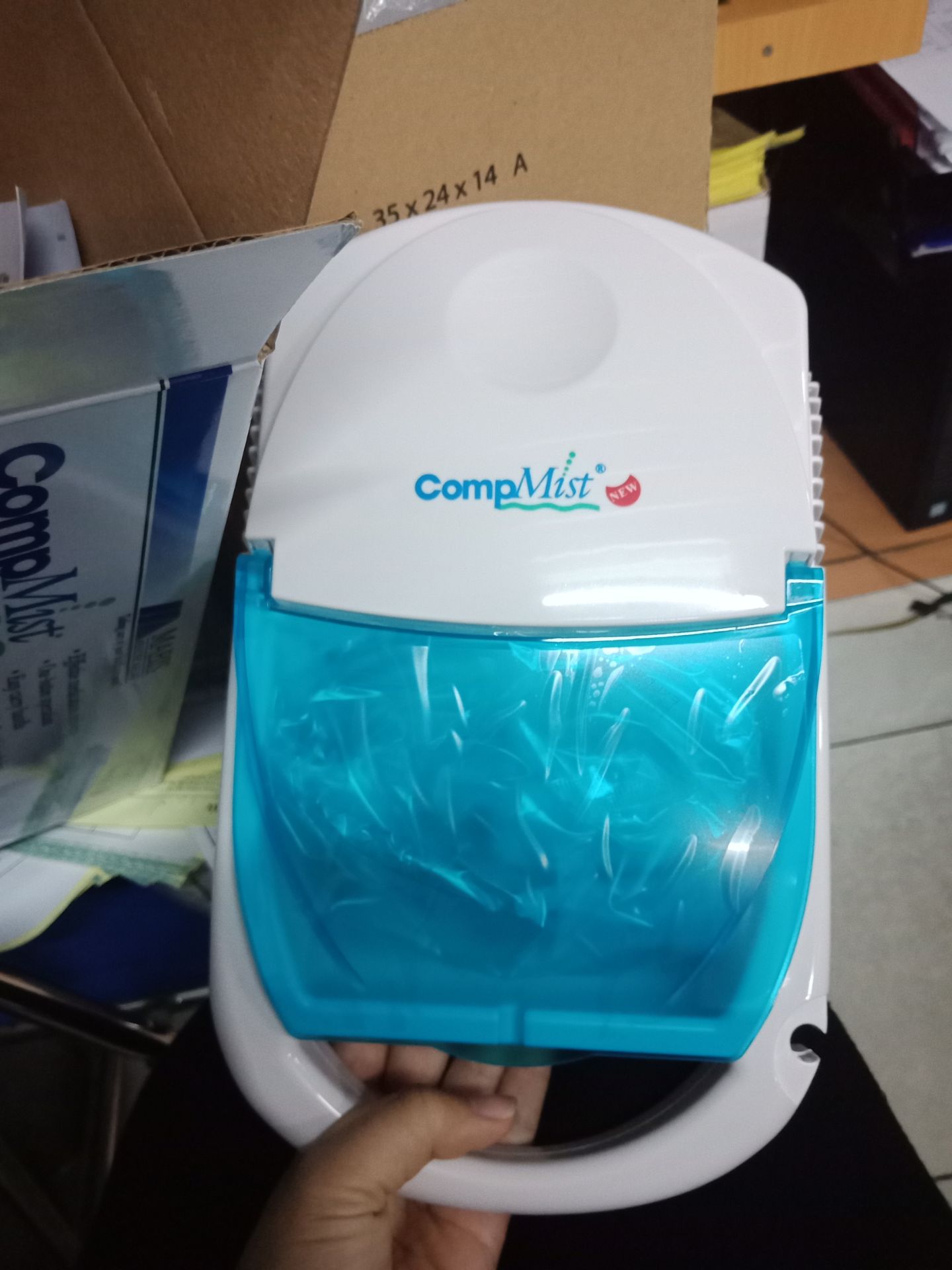 máy giao nhanh,  2 ngày là có dùng,  đúng mô tả, phun mạnh nhưng nhược điểm là tiếng hơi ồn. giá tiền rất ổn .  mong là dùng bền.  cảm ơn shop.  nhờ vậy mà 2 đứa con mình ko phải chạy đi phun ngày mấy cữ lúc ốm.