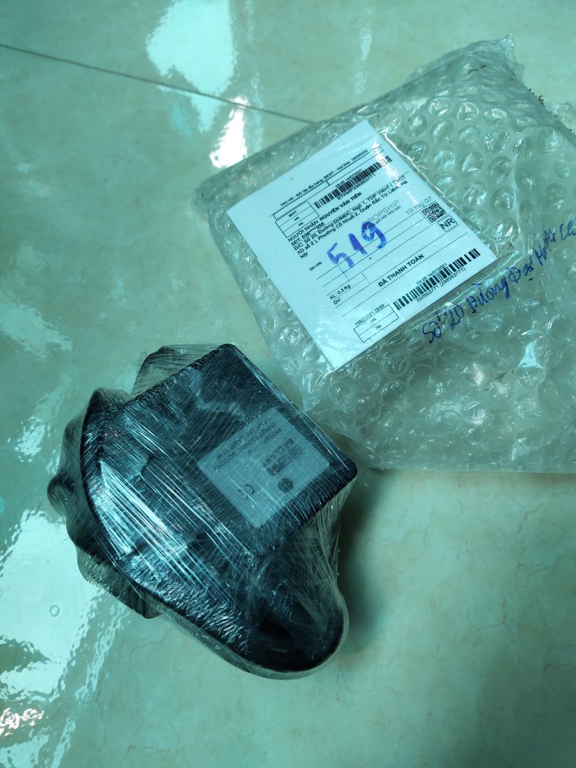 Đưa nhầm sản phẩm, đơn hàng của tôi là bóng đèn UV !