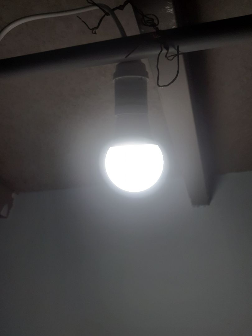 Hàng Phillips thì khỏi phải bàn cãi về chất lượng, khi nhận hàng vỏ hộp có bị móp (mặc dù trên vỏ hộp có ghi hàng dễ vỡ) nhưng không ảnh hưởng đến sản phẩm.