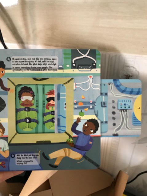 Giao hàng nhanh, sách nhỏ dễ thương, giá tốt. Hơi ít trang, nội dung cũng ít. So với giá sale thì vậy là chấp nhận được. Bộ này mình mua cho bé 3 cuốn rồi.