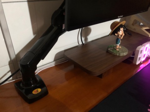 Arm rất chắc chắn, dễ lắp ráp và set up góc làm việc. Bàn làm việc của mình gọn gàng đi rất nhiều từ khi mua sản phẩm này, thậm chí còn có thể di chuyển màn hình theo ý muốn, nâng lên hạ xuống tiện lợi. Mình rất hài lòng và ưng ý khi sản phẩm đem lại giá trị hơn cả giá tiền bỏ ra. K thể k vote cho shop 5 sao.