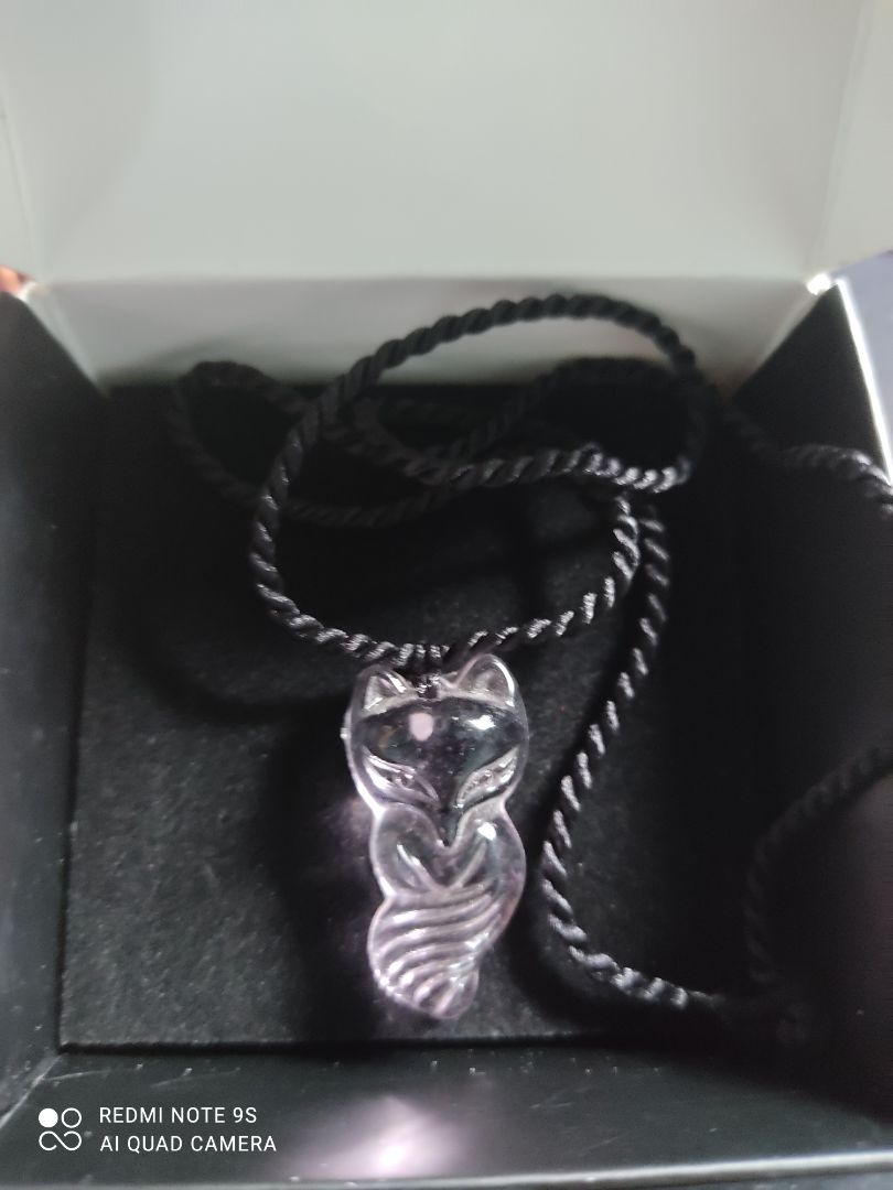 Dây chuyền màu hồng rất đẹp,m săn đc giá sale chỉ có 25k nên rất thích , cảm ơn shop và tiki