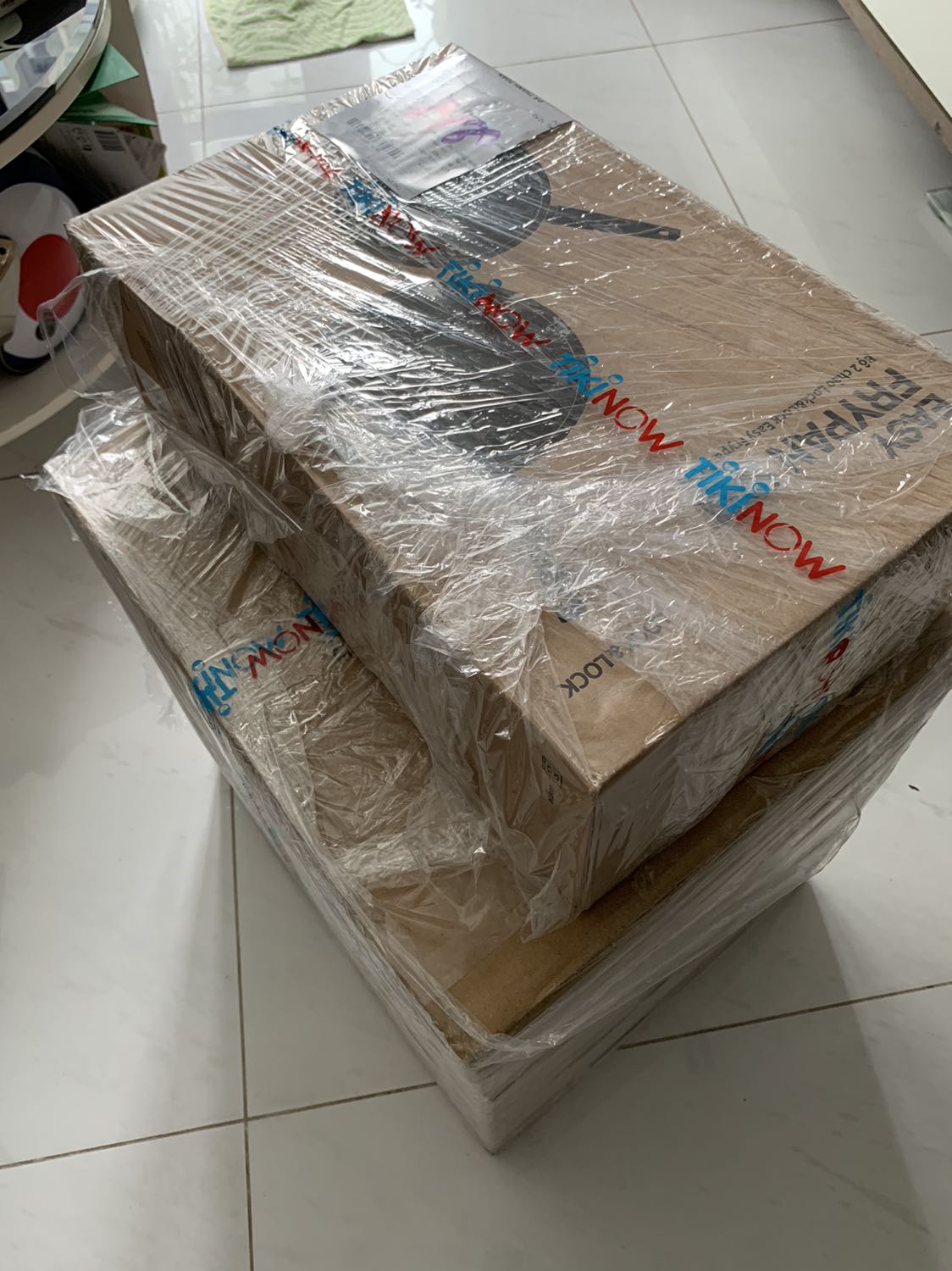 Chất, giao hàng cực nhanh,  đóng gói kỹ. Hàng mới 100%, không có vết xước như một số đợt giao trước. Nhiệt độ khá đúng. Mn nhớ coi hd vì chỉ có cài thòi gian hoăc nhiệt độ, nếu không thì chọn loại thưc phẩm, đang nướng mà đổi nhiệt độ hay thòi gian thì cẩn thận nó làm lại từ đâu khác đó nha ?