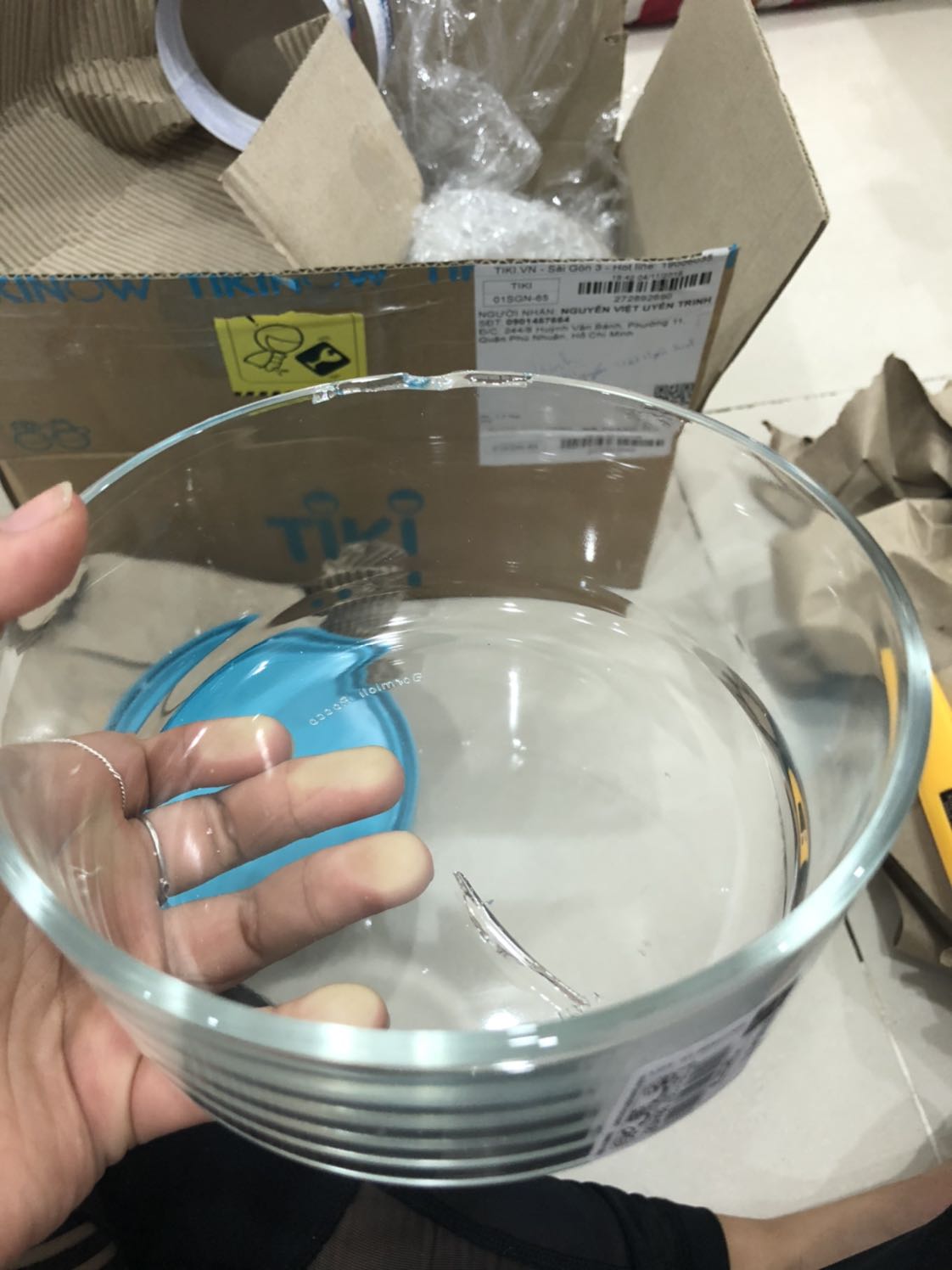 Mua hàng tiki nhiều lần, mà lần này quá là thất vọng, giao lần đầu tô bể, đã hoàn trả, lần 2 vẫn giao tô bể, không biết tiki có ktra hàng cho khách trước khi giao không vậy????