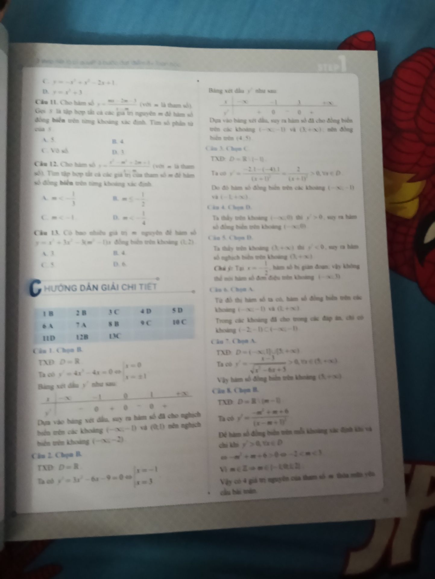 Tiki giao hàng siêu nhanh ms đặt tối hôm qua mà sáng nay đã có rồi. sách khá năng và dày, đbt khá to nhưng riêng quyển tiếng Anh thì hơi mỏng. học xong 3 quyển này mà được hơn 8 điểm thi đại học thì tốt quá :333