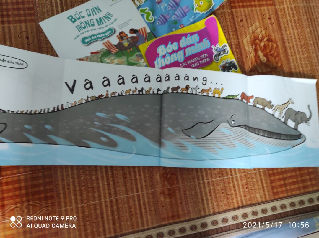 bé nhà mk rất thích chưa 2t, xem nh tới rách cả sách, rất thích cuốn này, mk phải mua thêm 1 quyển mới để cho bé t2