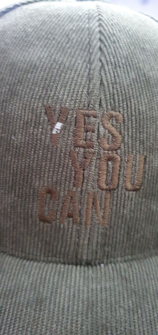 mình đặt 3 nón, và 1 nón bị lỗi nhìn rất khó chịu. lỗi nay không thể chấp nhận được.