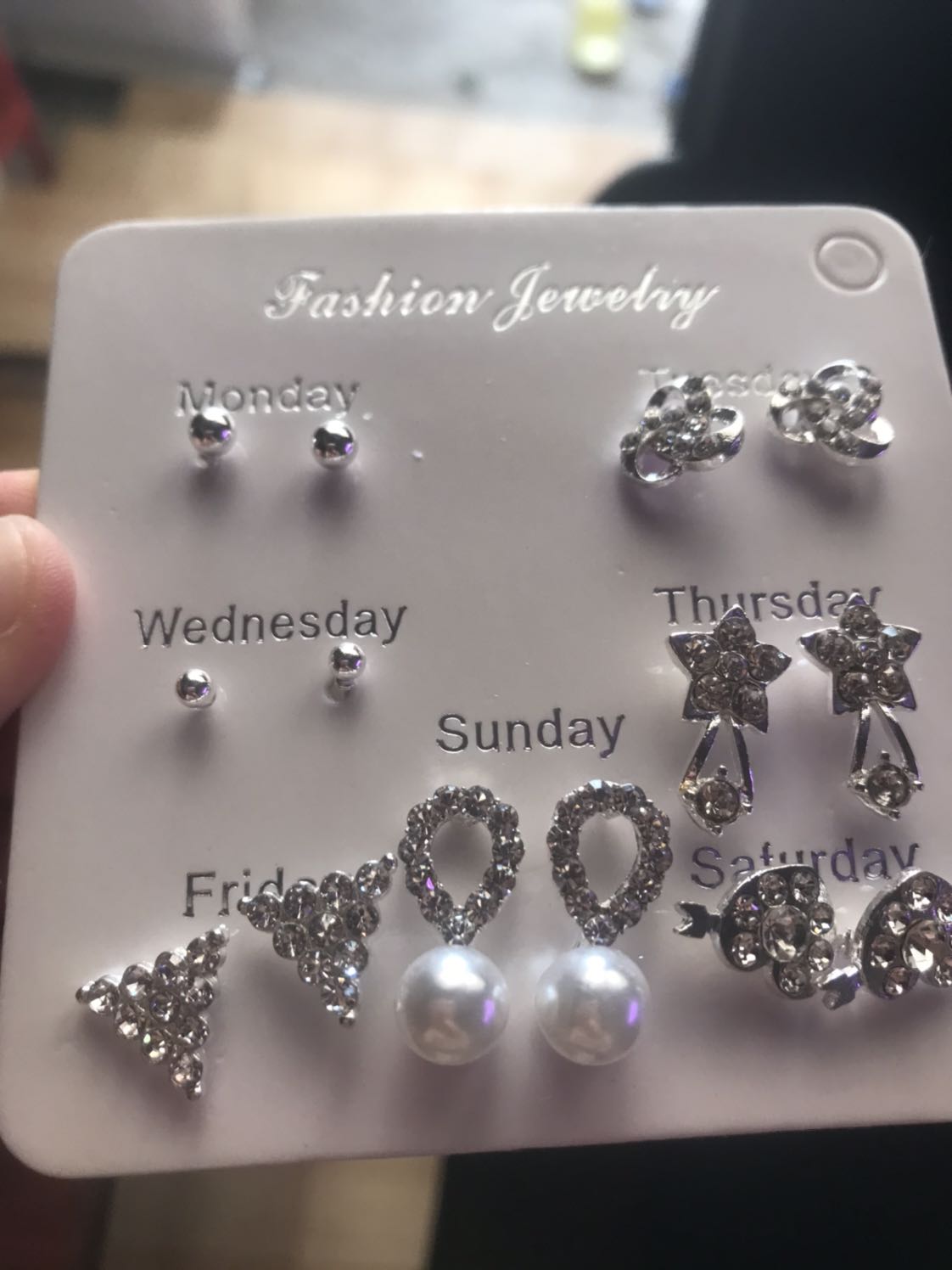 Như hình đã post. 7 đôi với giá này + hàng thực tế, quá hài lòng ?!!!! ??? RẤT RẤT NÊN MUA!