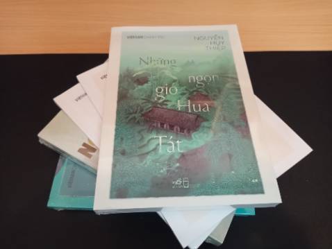 Tuyển tập Việt Nam danh tác do Nhã Nam ấn hành. Sách đẹp, in giấy đẹp. Nhà sách đóng gói tốt giao hàng đúng hẹn.