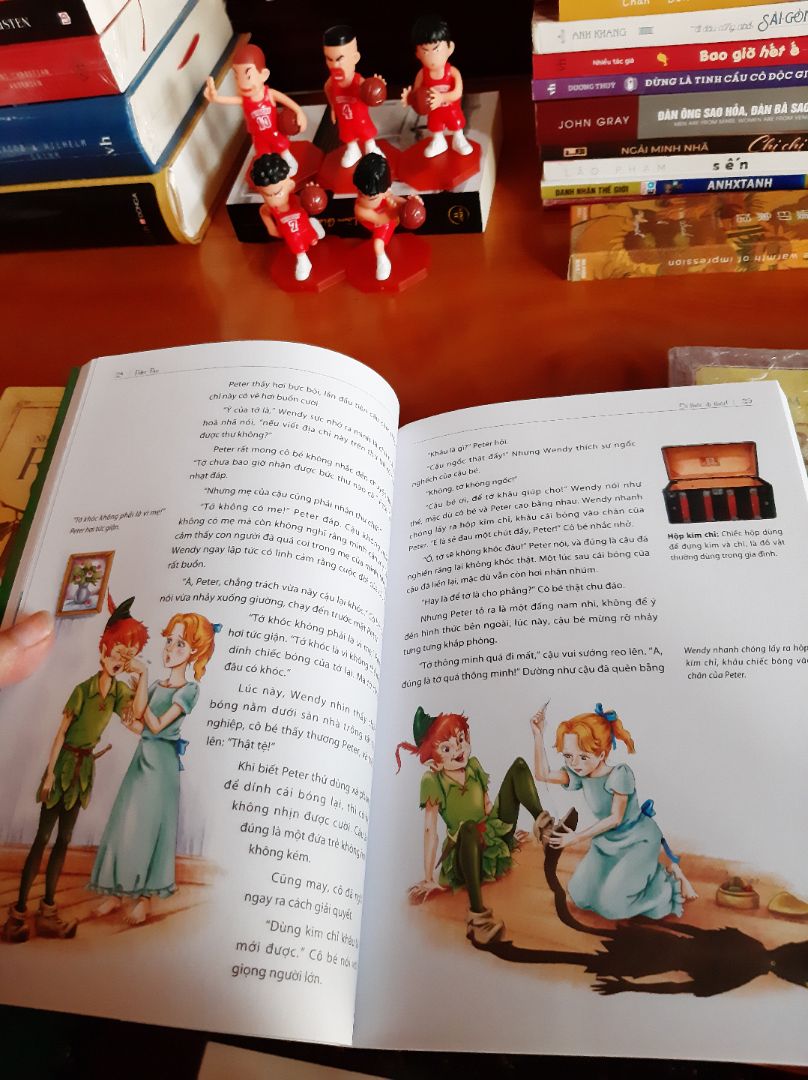 bị bể hộp nên hơi móp góc 1 chút nhưng ko sao, giao hàng rất nhanh.
Sách quá đẹp, in màu 100% , nội dung hay, giấy trắng rất xịn mà sale còn 68k , quá chất lượng