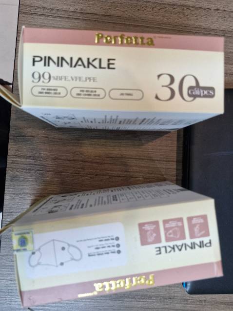 Khẩu trang có kích thước phù hợp, đeo thoải mái. Khẩu trang có kích thước phù hợp, đeo thoải mái.