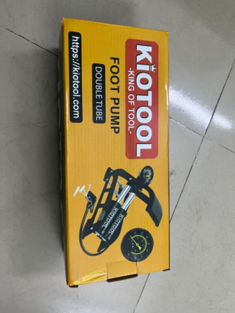 Bơm được gia công tương đối kỹ lưỡng, hình thức đẹp. Thao tác bơm rất nhẹ nhàng kể cả đối với nữ giới. Bơm đúng áp suất khi so với đồng hồ đo áp suất Michelin. Đặc biệt đầu bơm khi khoá vô vòi bơm của xe sẽ nằm ở vị trí nằm ngang nên có thể dùng để bơm cho bánh xe tay ga được luôn ( do mâm xe tay ga có mâm nhỏ hơn xe số)