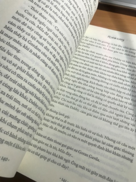 Sách chuẩn chỉnh nha. Bìa hơi xước nhẹ một tí nhưng nhìn chung không bị tổn hại quá mức. Nói chung sách chất lượng mà giá cũng giảm sâu nữa.