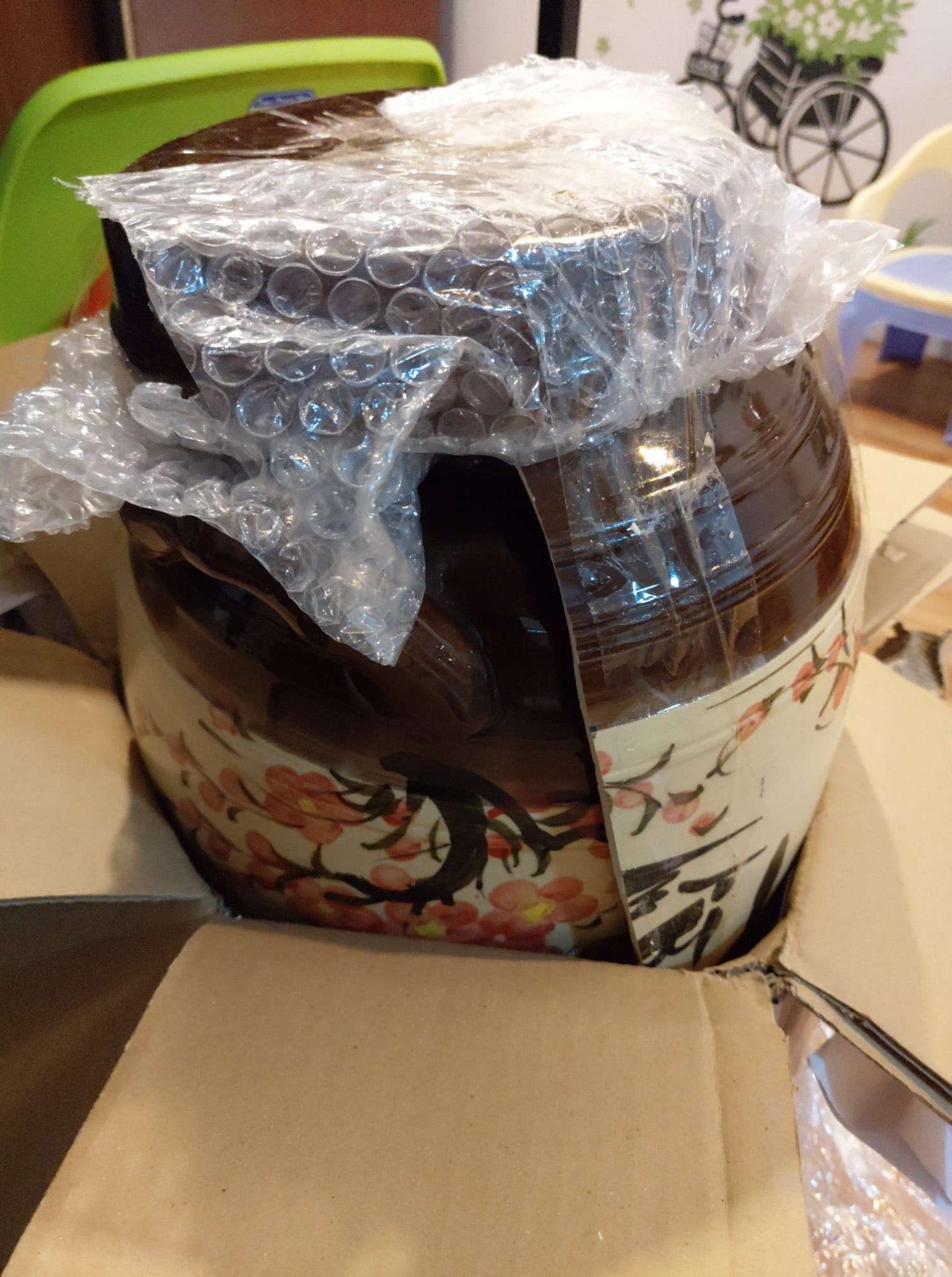 Hàng nhận xong, bể hết trơn, giờ sao đây tiki? nhà cung cấp không lót mút gì hết, vận chuyển từ HN vào TPHCM mà đóng gói sơ sài.