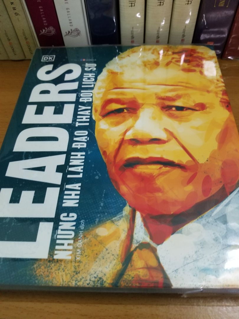 Combo cho những ai thích tìm hiểu về những bậc vĩ nhân trong lịch sử.
Mặc dù nghe có vẻ sách chỉ đi về chiều rộng là giới thiệu các nhân vật chứ không nghiên cứu chuyên sâu một ai. Nhưng thực tế sách đề cập rất nhiều những phát minh, cột mốc quan trọng nhất trong cuộc đời của từng nhân vật, vừa đủ để ta hiểu được điều gì khiến họ trở nên vĩ đại!