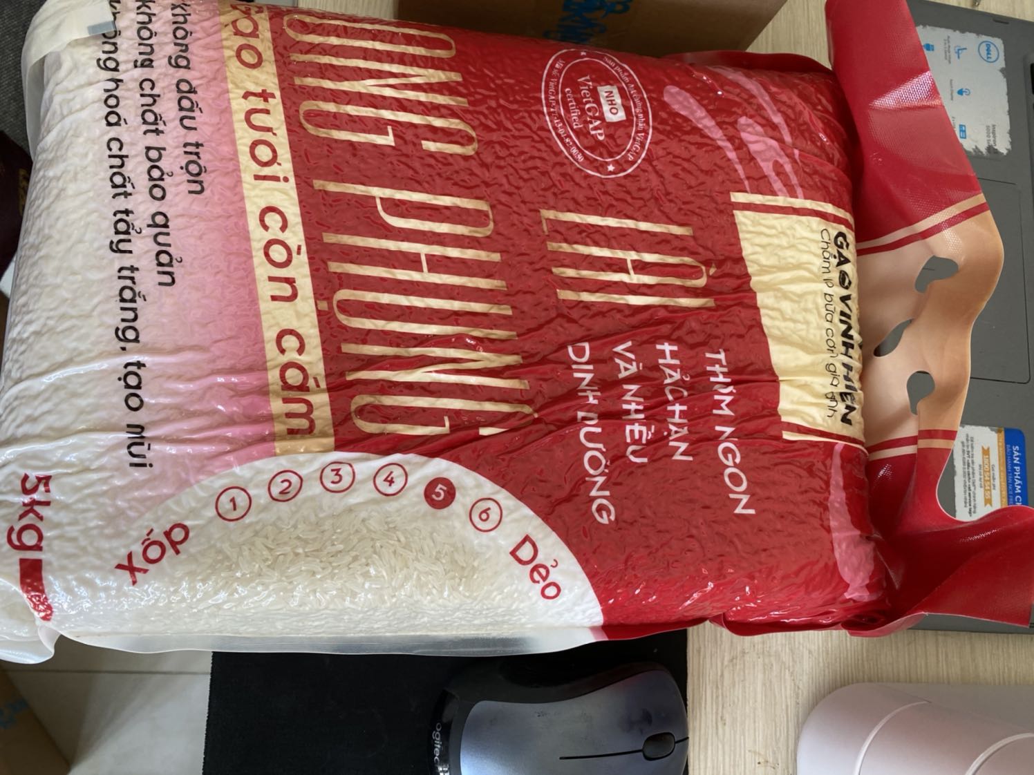 Đóng gói cẩn thận!
Bao bì chắc chắn, có rút chân không!
Gạo không mốc hay bị hư nhiều, hạt điều màu!
Có điều: tuy không khô nhưng gạo không được dẻo lắm, hạt khi nấu chín có màu đục đục trắng! Đóng gói cẩn thận!
Bao bì chắc chắn, có rút chân không!
Gạo không mốc hay bị hư nhiều, hạt điều màu!
Có điều: tuy không khô nhưng gạo không được dẻo lắm, hạt khi nấu chín có màu đục đục trắng!