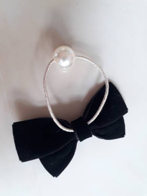 dây buộc tóc vải nhung nasi nơ đẹp ạ. Xuất sắc