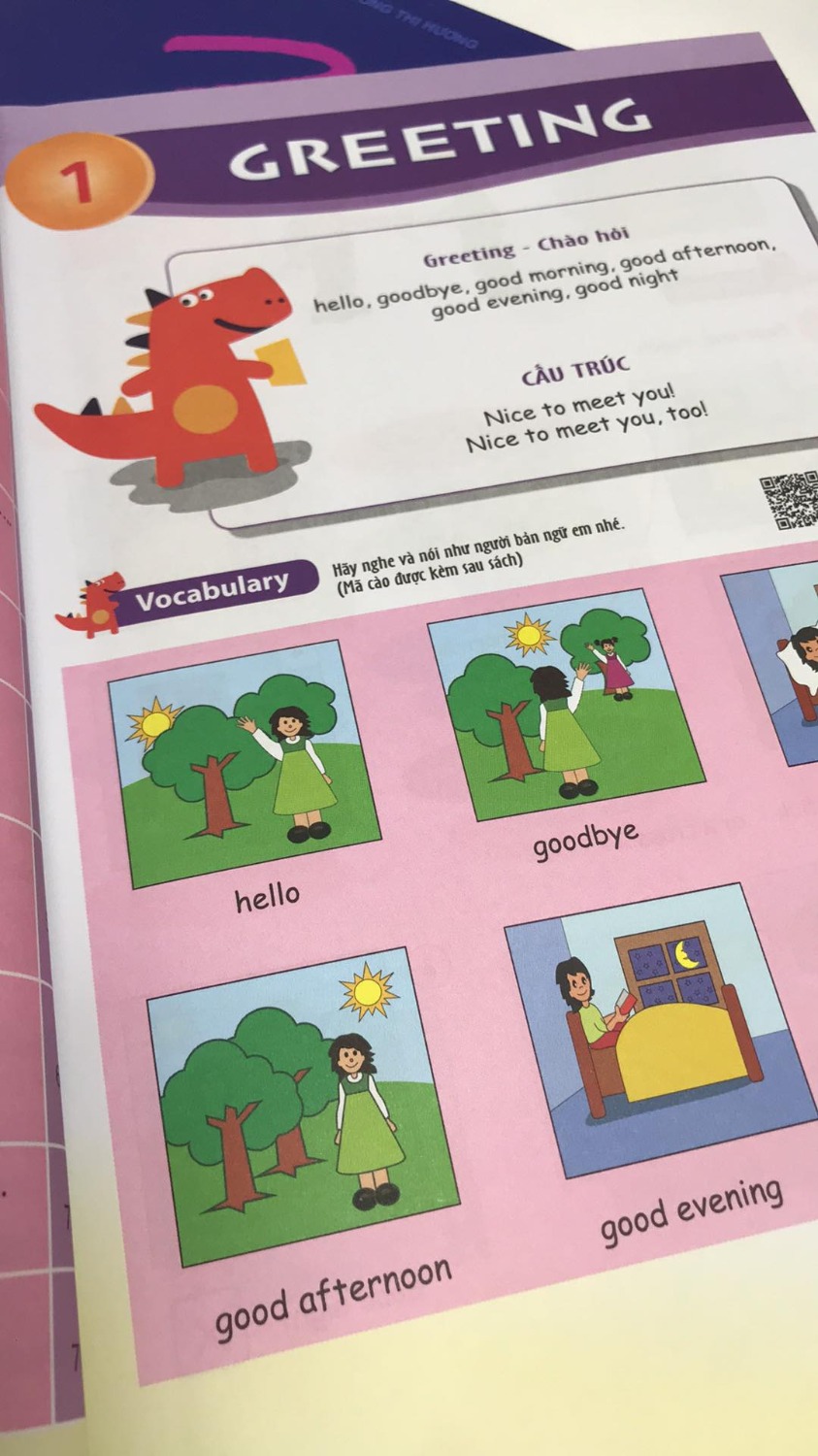 Mình mua sách này cho con mà thấy nó hứng thú học lắm, sách in màu nên rất sinh động, bé nhà mình rất thích, cộng thêm có file nghe nên bé phát âm chuẩn lắm, Mình hi vọng khởi đầu như thế là tốt, mình sẽ mua thêm cuốn 2,3 cho bé học dần ! Mình mua sách này cho con mà thấy nó hứng thú học lắm, sách in màu nên rất sinh động, bé nhà mình rất thích, cộng thêm có file nghe nên bé phát âm chuẩn lắm, Mình hi vọng khởi đầu như thế là tốt, mình sẽ mua thêm cuốn 2,3 cho bé học dần !