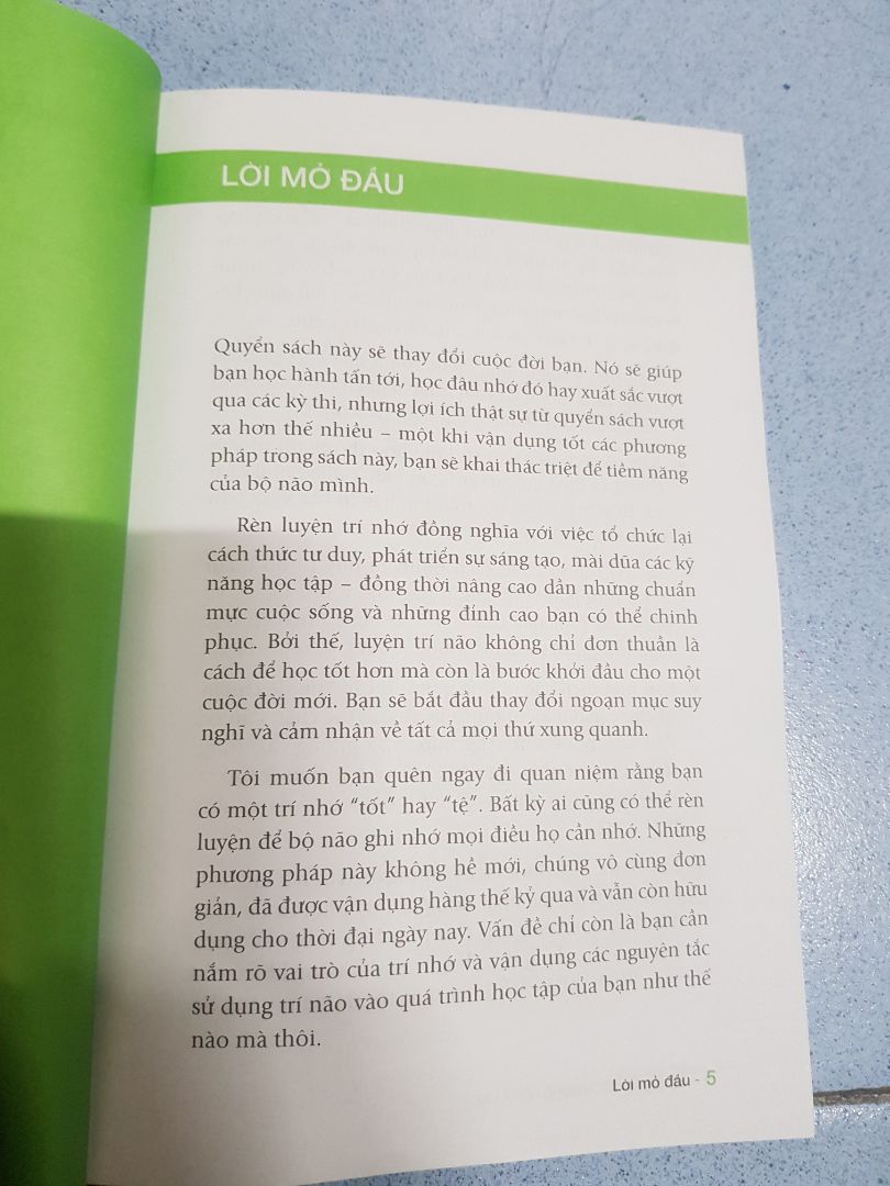 Giao hành rất nhanh. Sách thật 100% (vì trước đây tôi có lần mua nhầm sách giả .)