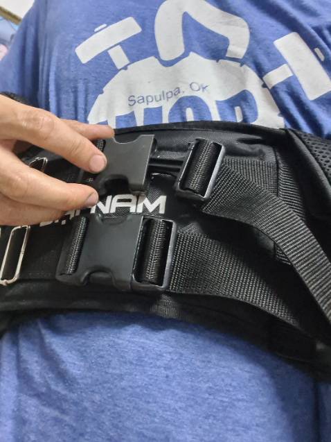 Sản phẩm mới mua về bị gãy chốt khóa do chốt bị giòn, tháo ra lắp vào chốt khóa gãy luôn, liên hệ shop đc bảo hành cái chốt mới, shop buôn bán có trách nhiệm nên cho 5 sao, còn sản phẩm thì thấy cũng được, chất lượng tạm ổn,vừa túi tiền, so với mấy hàng đắt tiền hơn thì không biết thế nào.