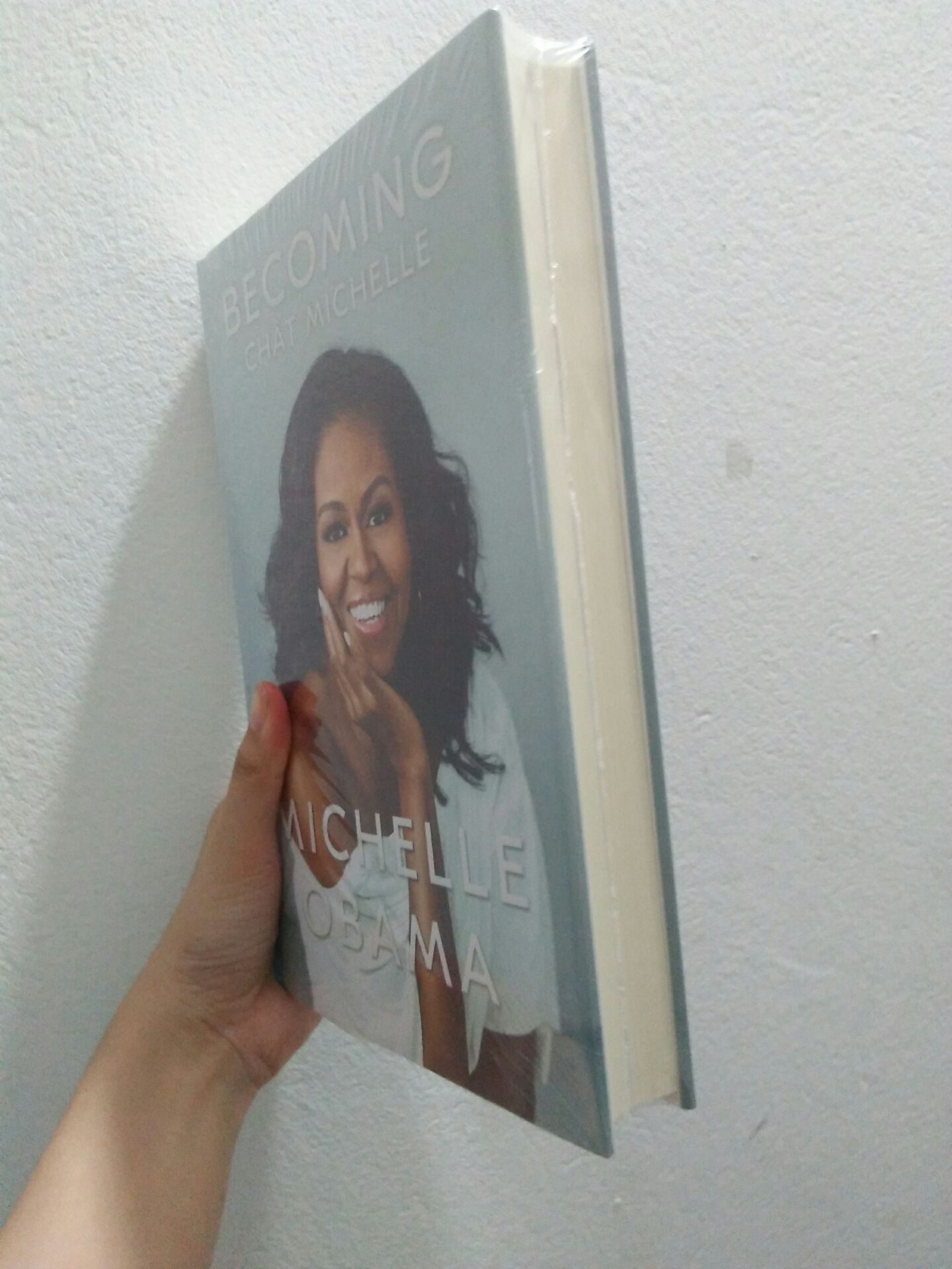 Giao hàng siêu nhanh, mới đặt tối hôm trc mà sáng hôm sau đã có luôn. Bìa cứng, giấy rất mịn và đẹp. Săn sale còn 255k ưng quá trời ?. Mình ms đọc 1 ít nhưng đã bị thu hút bởi chất văn lôi cuốn của Michelle và Lê Duy Khương dịch