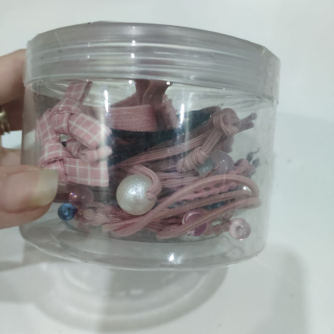 mẫu nào cũng xinh, buộc cũng chắc chắn chứ ko bị lỏng lẻo đâu nha. hộp đựng hơi bẹp chút nhưng ko sao cả