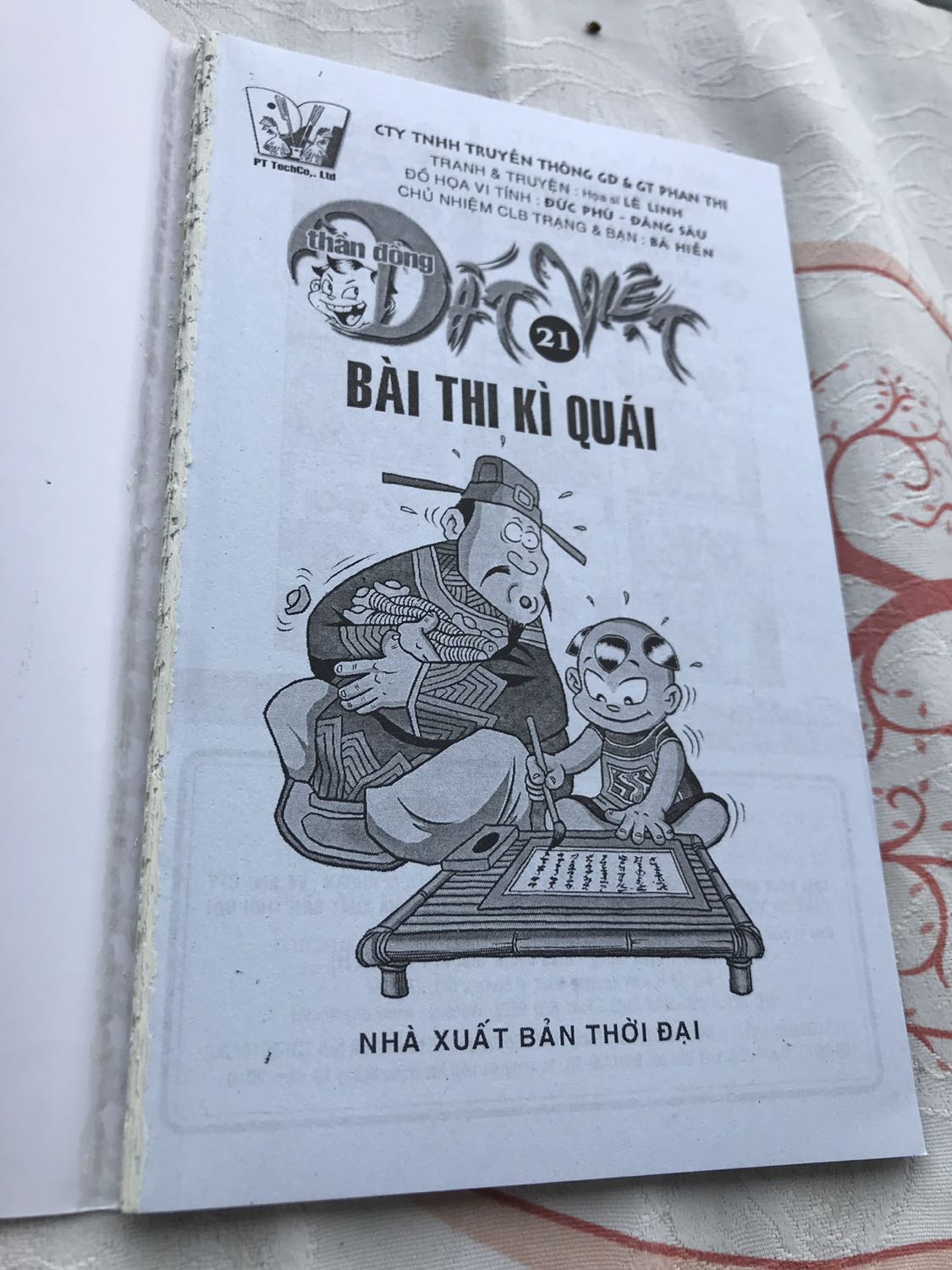 Mình mua 2 bộ 11-20 và 21-30, sách đóng bìa rất tệ, bong cả trang giấy ra. Mấy cuốn còn chưa rọc trang hết nữa, đọc mỗi trang phải mỗi tự rọc giấy. Mình mua full giá chứ ko phải mua đợt khuyến mãi luôn ấy mà chất lượng như vầy thì tệ quá!
Góp ý mong tiki cải thiện chất lượng phục vụ.
