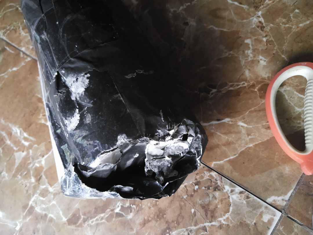 gửi
 cho đc mấy típ keo vá tường vỡ hết rồi,lúc giao hàng nhân viên họ ném vỡ hết rồi còn đâu