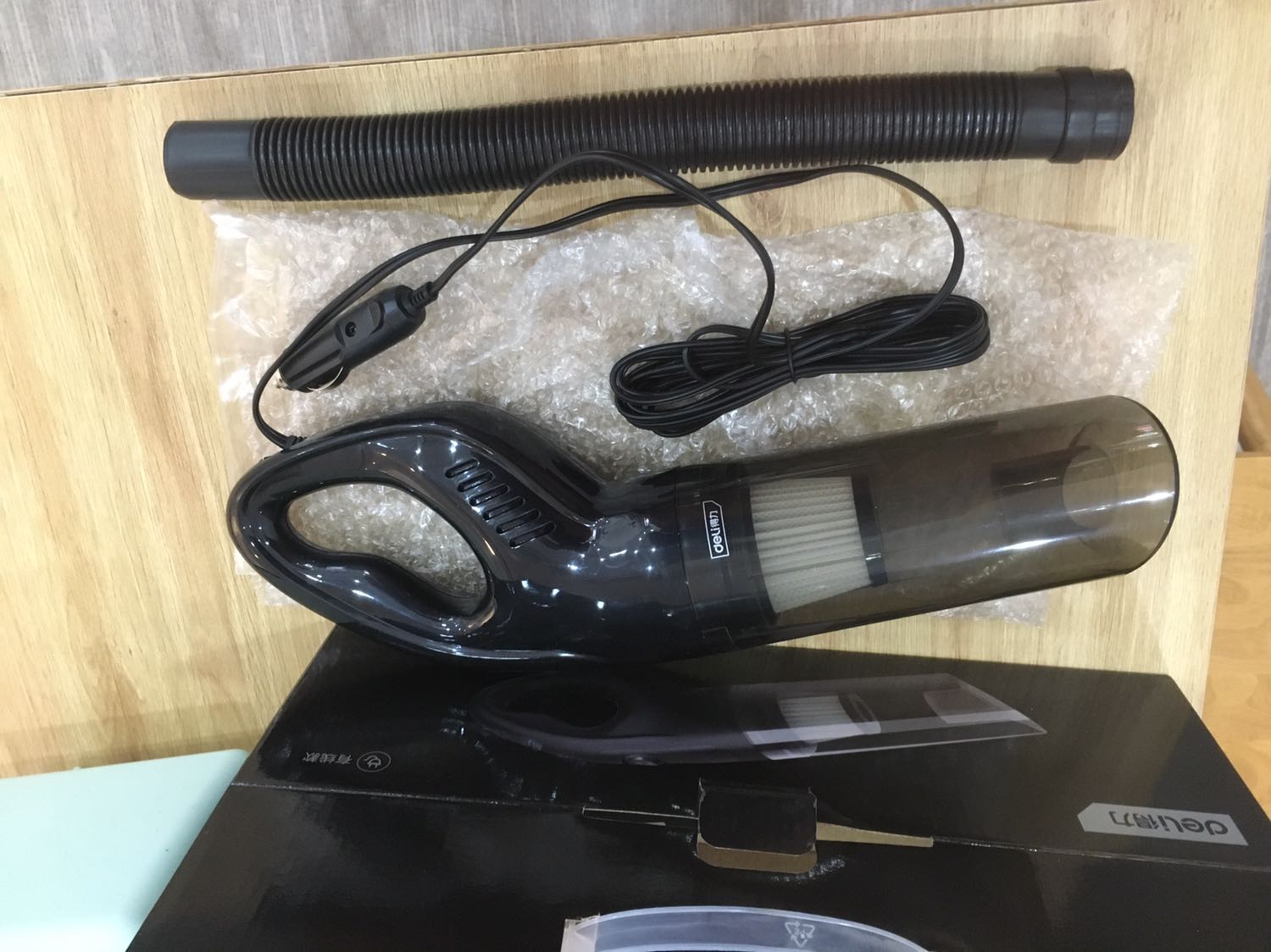 Giao thiếu phụ kiện sản phẩm cho khách, phản hồi chậm trễ, bỏ qua các thông tin yêu cầu phản hồi của khách