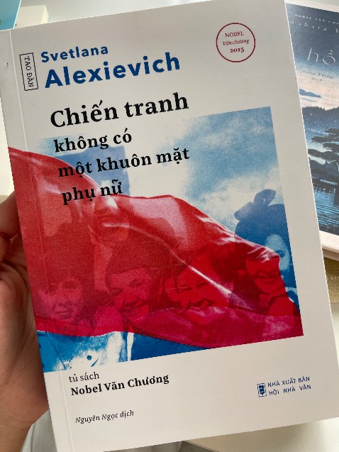 sách khá dày, nội dung sâu sắc. mình đang chuyển dần sang đọc các tác phẩm Nobel VH. đã thật sự cả nhà ơi!! cảm ơn Tiki vì đã sale off quá hời, giao hàng rốp rẻng nữa chứ i loveeee 🦖🦖