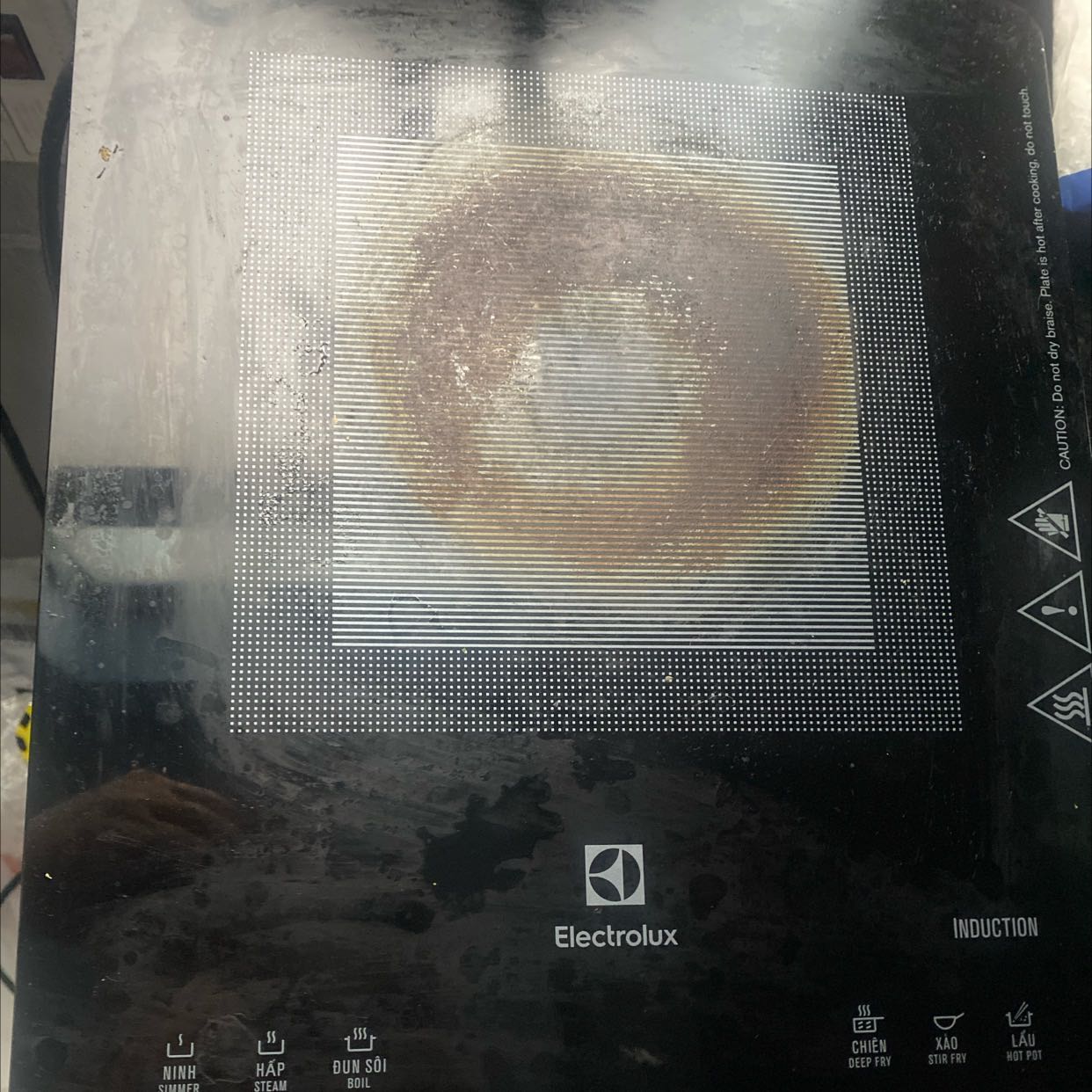 NK giao hàng nhanh, sản phẩm mới nguyên hộp, được tặng kèm 2 nồi inox. Bếp dùng tốt, quạt tản nhiệt chạy êm. Có nhiều tính năng an toàn.