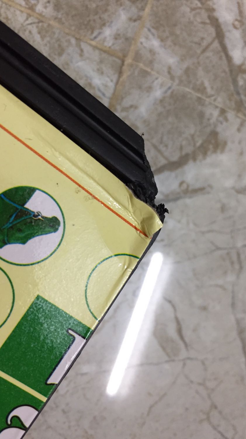 Sản phẩm đã vỡ trước khi đóng gói. Shop làm ăn chán lắm. Sản phẩm không giống mô tả