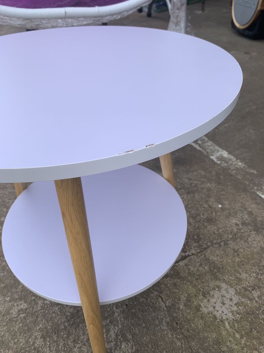 Bàn đẹp - chắc chắn - Giá Tốt . Mà vận chuyển đóng gói sơ xài mà lại không được kiểm tra hàng trước khi thanh toán nên bóc ra mặt bàn bị dập mấy chỗ . Nên Shop phải điều chỉnh lại cách đóng gói - bao bọc kỹ lưỡng và cẩn thận hơn