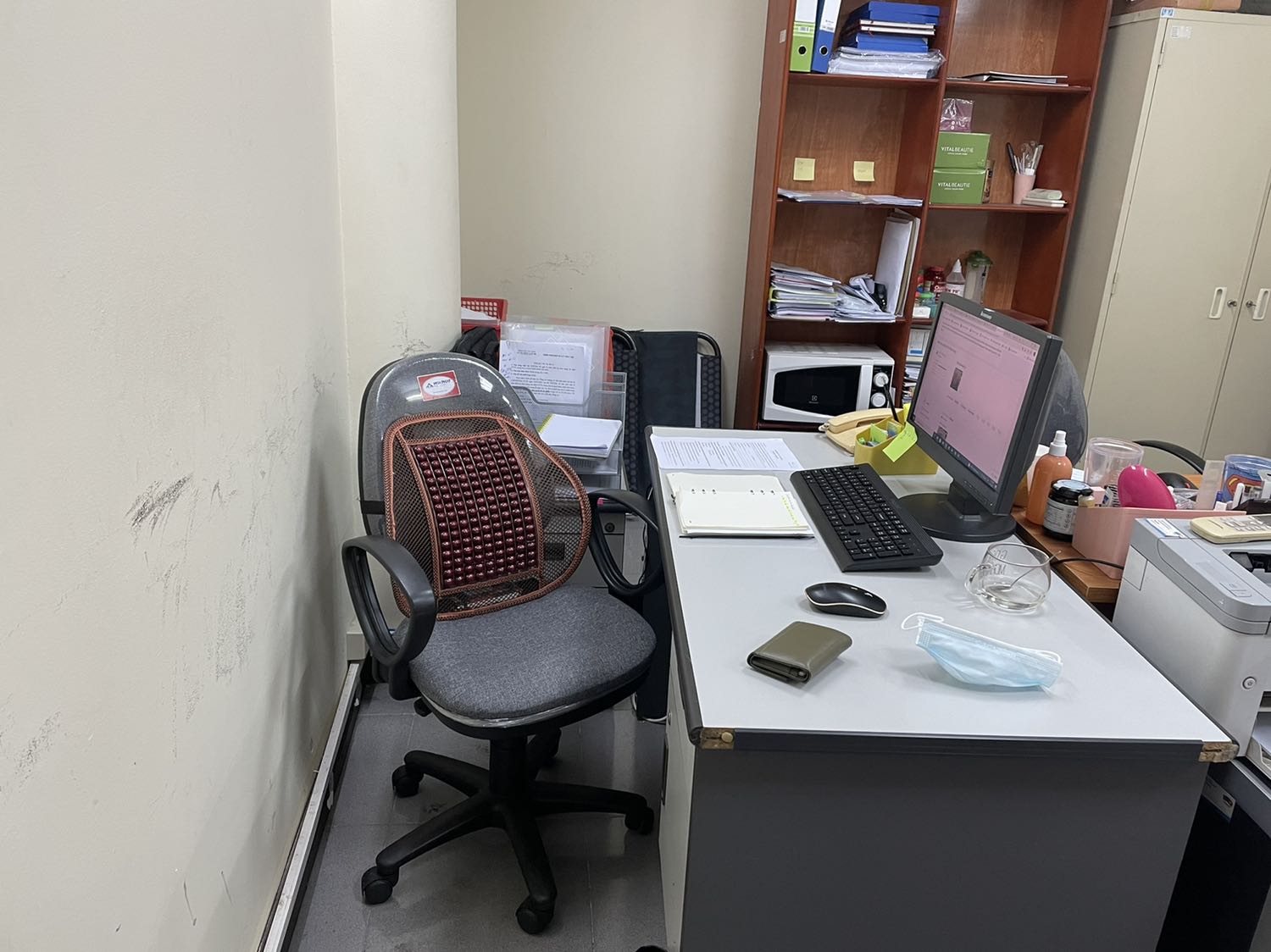 Chất lượng phù hợp vs giá tiền. Tuy nhiên, tôi phải kê cuốn sách sau mông, ko thì nó trượt ra đằng sau, ko đỡ dc lưng.