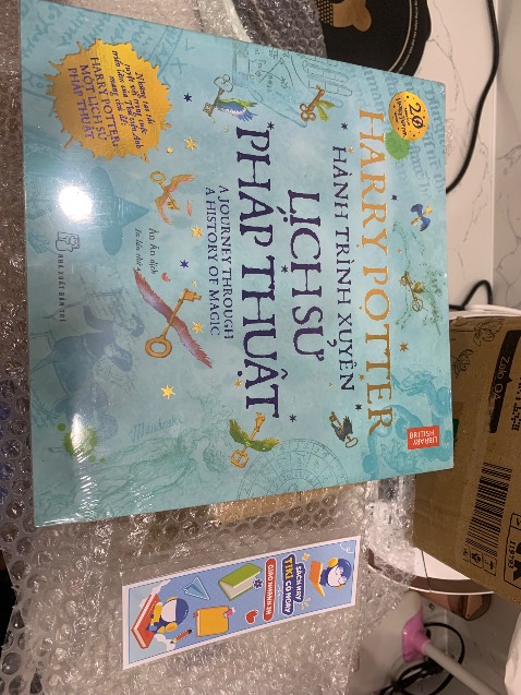 Chưa đọc sách nên chưa đưa cảm nhận về sách được. Dịch vụ của tiki rất tốt ạ, bọc sách rất kĩ, trong thùng còn có giấy chống sốc, rất ưng ạ