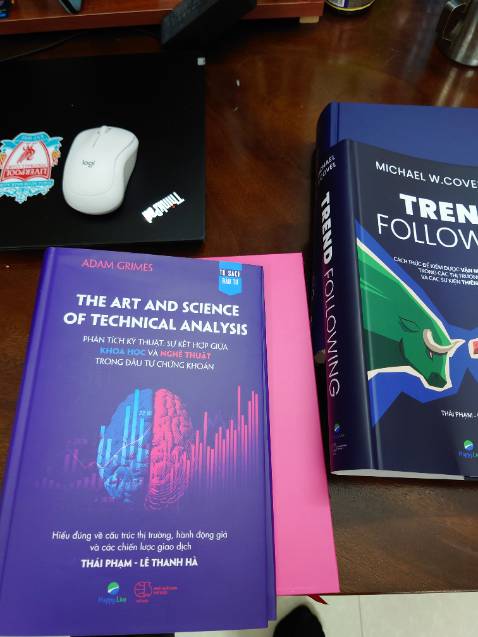 Vô cùng khó chịu với cách làm bookcover của happy life.
Sao ko in luôn lên bìa cứng như cuốn Ký Ức Vĩnh Cữu ?
Cover để riêng làm tôi phải cắt ra dán vào sách chứ để cover cầm vô cùng khó chịu
Quá tệ và đã nhận xét ko dưới 5 lần 
Vô cùng tệ hại về trải nghiệm ban đầu