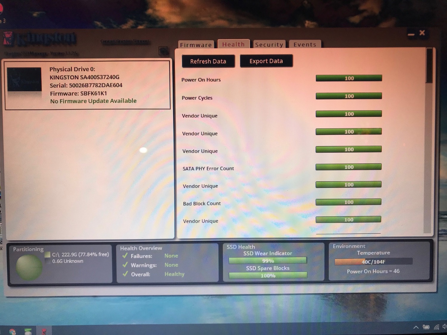 Nhận hàng kiểm tra đúng thông số và là hàng chính hãng. Nhưng cài cài đặt Win mãi không được vào phút cuối (màn hình welcome) Làm lại rất nhiều lần thử nhiều cách. Cuối cùng cũng cài được. 
Nhận xét tổng quan: Ổ cứng cải thiện tốc độ win nhanh hơn ổ đĩa cơ nhưng vẫn chưa đúng theo thông số nhà sản xuấ 10X, theo mình chỉ cải thiện thời gian khởi động và các tác vụ gấp 3 lần. Nhìn chung chấp nhận được.
Kiểm tra sức khỏe ổ SSD phần SSD Wear Indicator : 99% (mặt dù mới cài vừa sử dụng)
Ngoài ra những lợi điểm mà SSD đem lại, chạy êm không tiếng động, ít tốn pin, mát máy là thực tế. 
Cuối cùng dùng phần mềm *** tốc độ ghi đọc tốc độ cũng chưa đạt như nhà sản xuất, các đánh giá về ổ cứng SSD cùng loại trên cộng đồng mạng. Nhận hàng kiểm tra đúng thông số và là hàng chính hãng. Nhưng cài cài đặt Win mãi không được vào phút cuối (màn hình welcome) Làm lại rất nhiều lần thử nhiều cách. Cuối cùng cũng cài được. 
Nhận xét tổng quan: Ổ cứng cải thiện tốc độ win nhanh hơn ổ đĩa cơ nhưng vẫn chưa đúng theo thông số nhà sản xuấ 10X, theo mình chỉ cải thiện thời gian khởi động và các tác vụ gấp 3 lần. Nhìn chung chấp nhận được.
Kiểm tra sức khỏe ổ SSD phần SSD Wear Indicator : 99% (mặt dù mới cài vừa sử dụng)
Ngoài ra những lợi điểm mà SSD đem lại, chạy êm không tiếng động, ít tốn pin, mát máy là thực tế. 
Cuối cùng dùng phần mềm *** tốc độ ghi đọc tốc độ cũng chưa đạt như nhà sản xuất, các đánh giá về ổ cứng SSD cùng loại trên cộng đồng mạng.