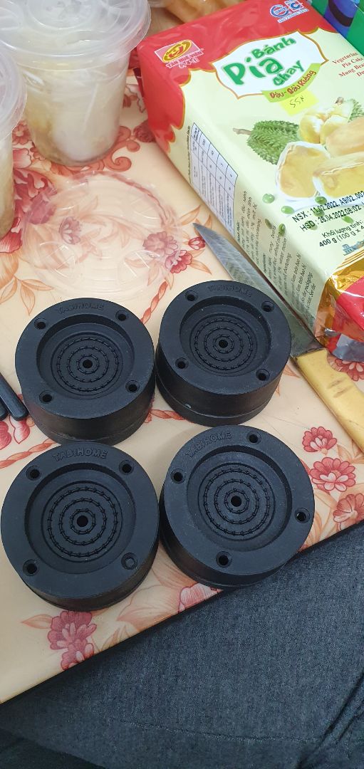 Quá khắm đỹ, đã bảo giao cho mình màu xanh. Nhắn tin bảo OK rồi mà lúc nhận hàng toàn màu đen. Nhìn xấu vkl, hàng toàn nhựa chứ không phải cao su đâu anh em nhé, mua phí tiền