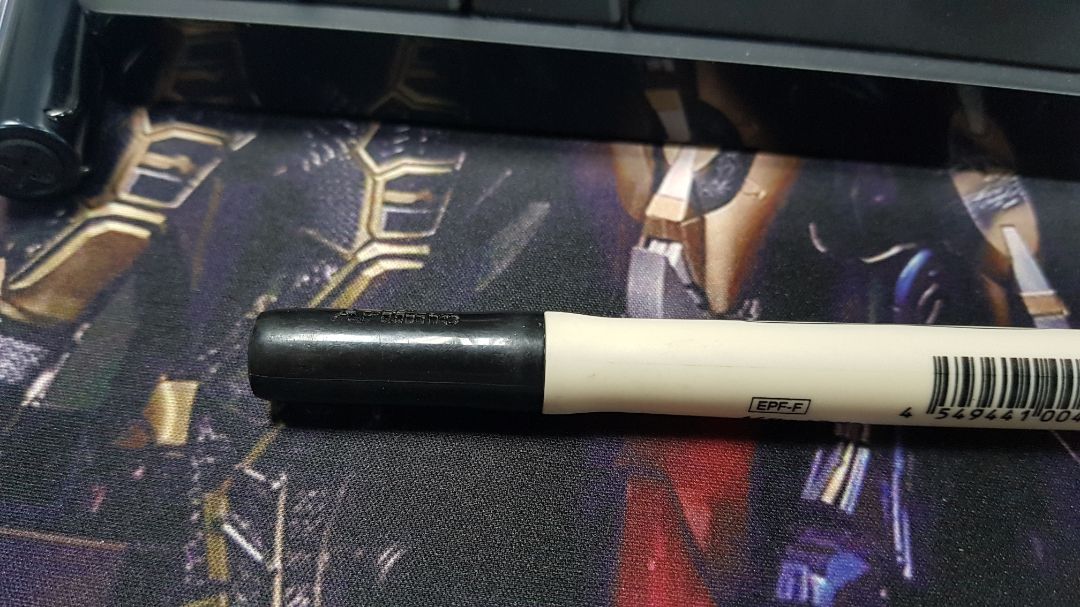 Bút nhận được siêu bẩn, cũ, xước lung tung. Người bán quá coi thường khách hàng.